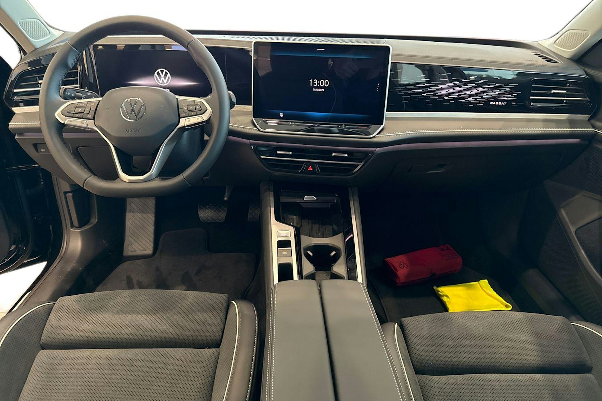 musta Volkswagen Passat 2025 kuva 7.