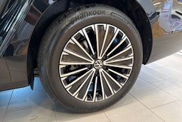 musta Volkswagen Passat 2025 kuva 9.