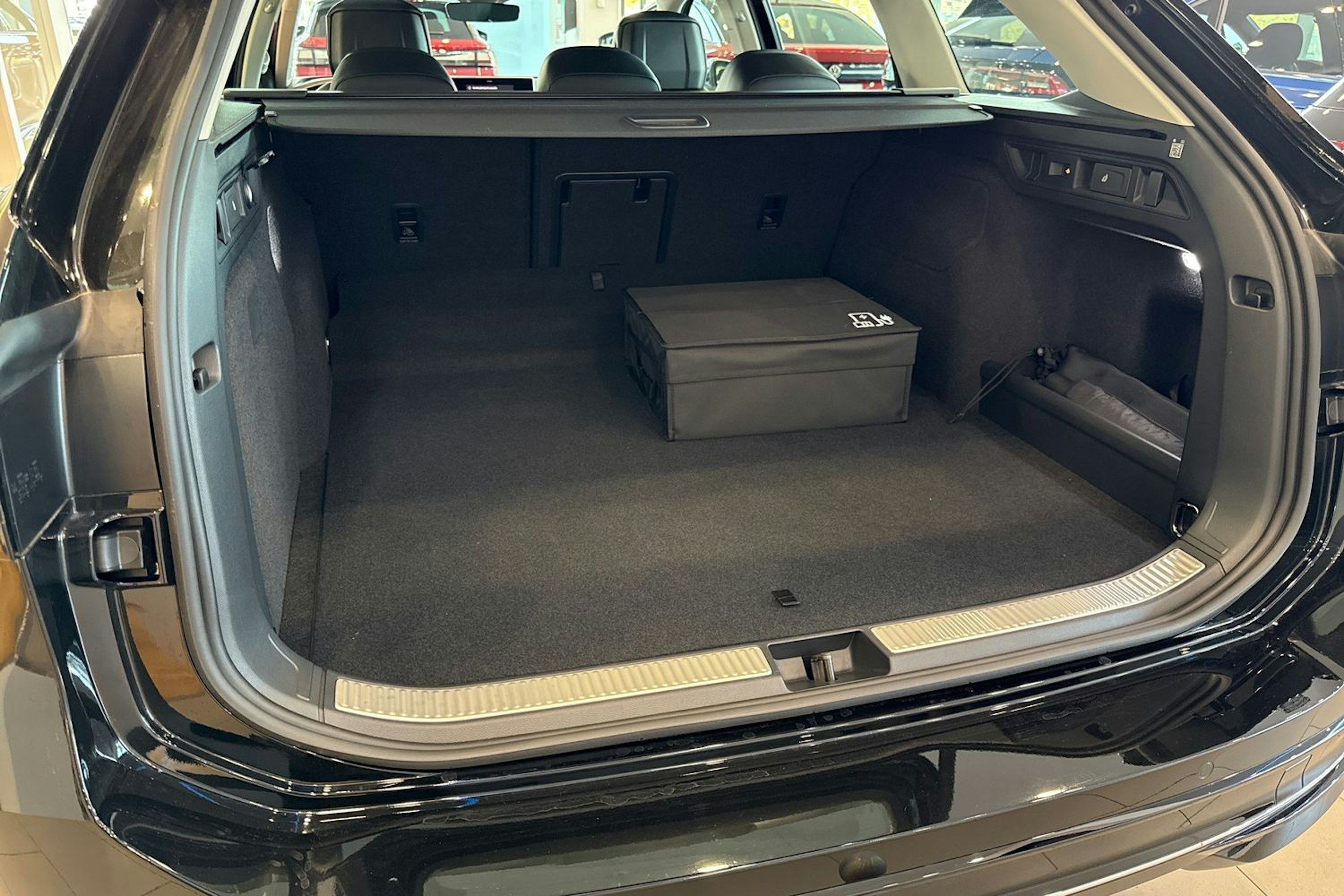 musta Volkswagen Passat 2025 kuva 11.