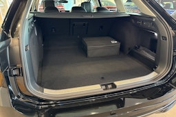 musta Volkswagen Passat 2025 kuva 11.