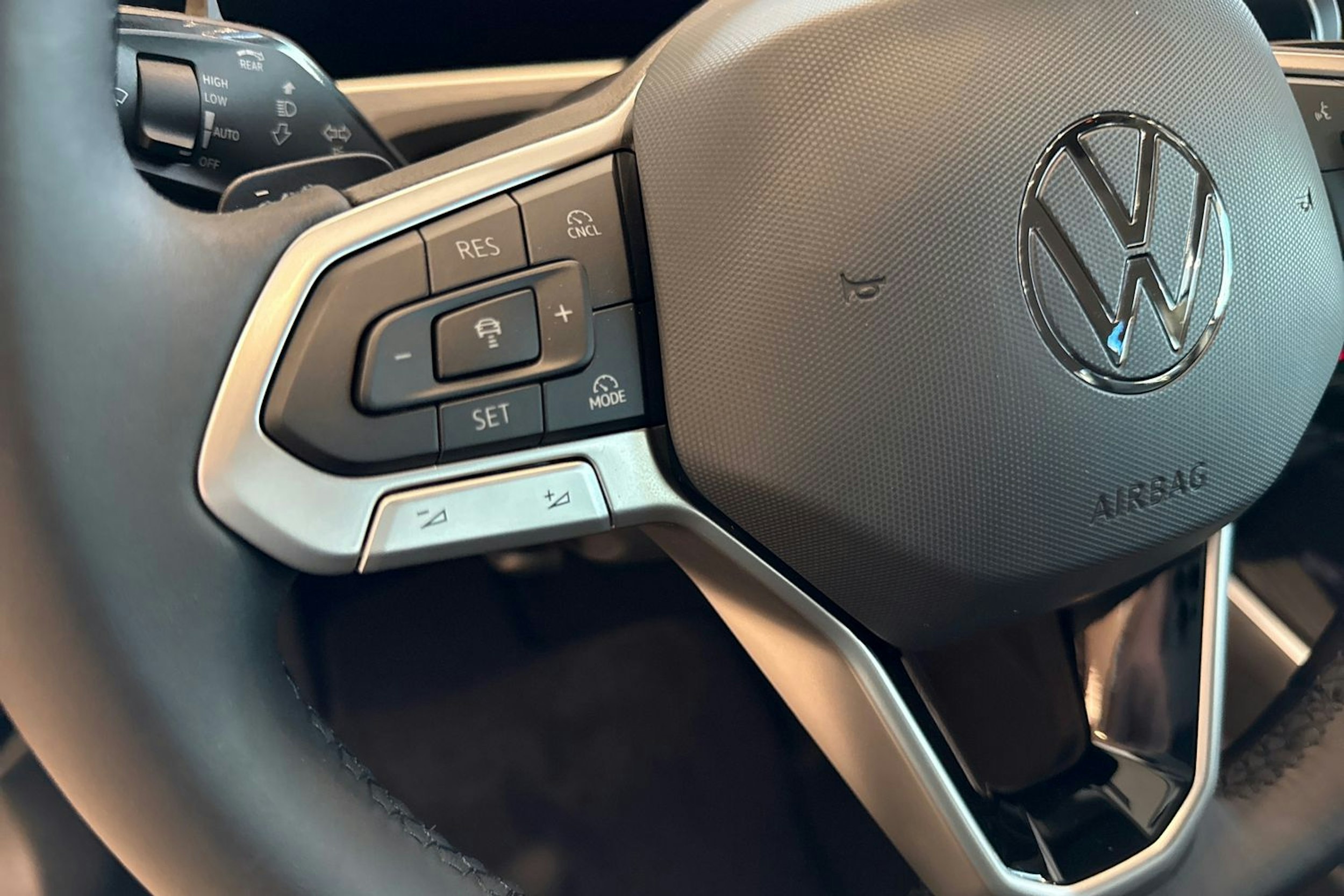 musta Volkswagen Passat 2025 kuva 14.