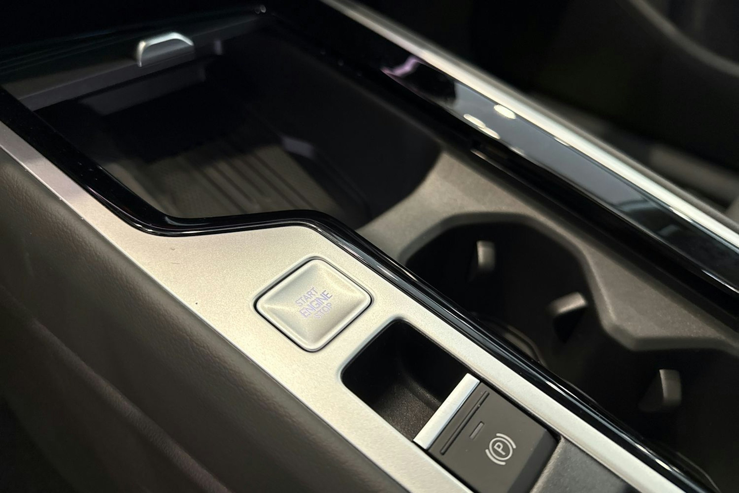 musta Volkswagen Passat 2025 kuva 15.