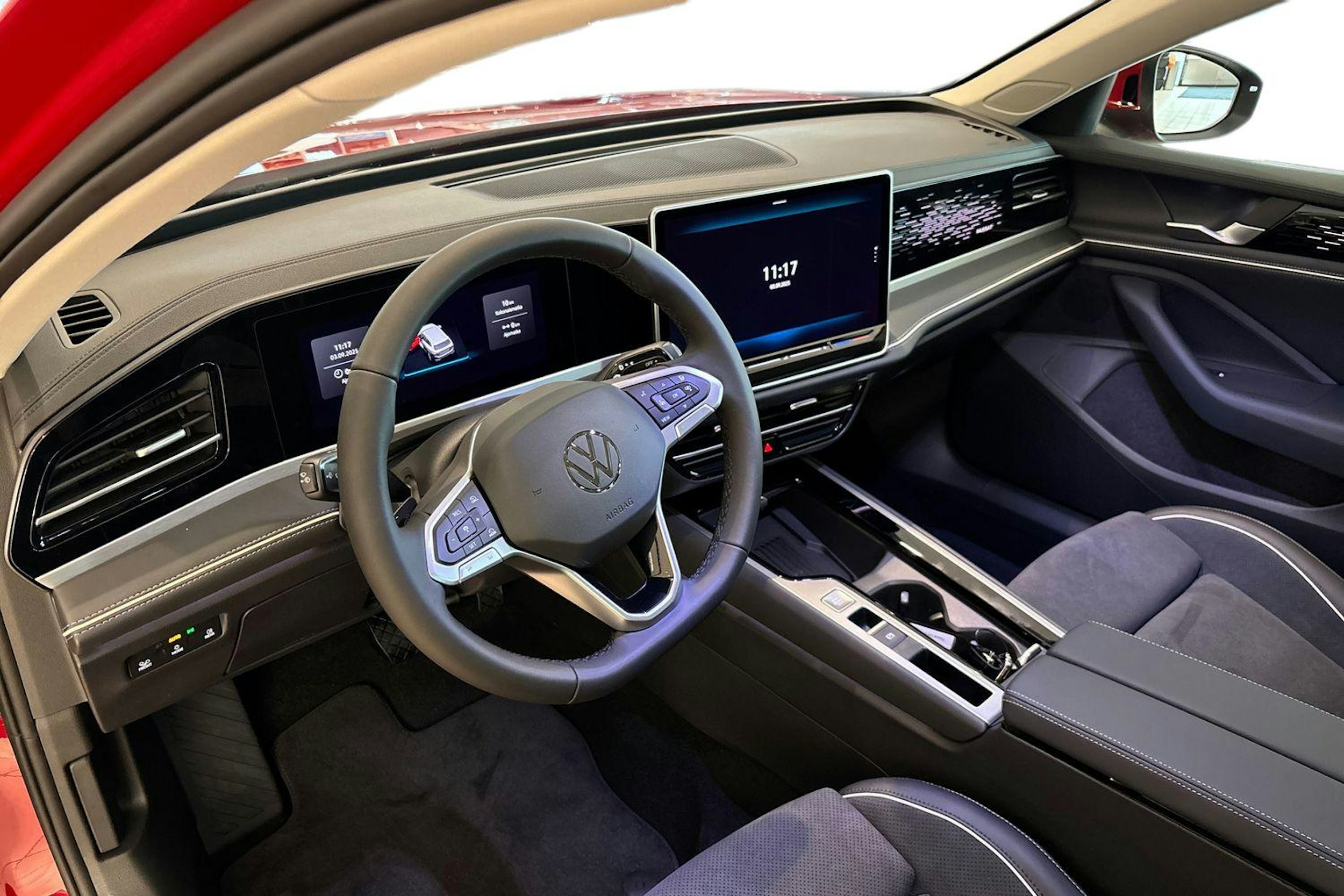 punainen Volkswagen Passat 2025 kuva 6.