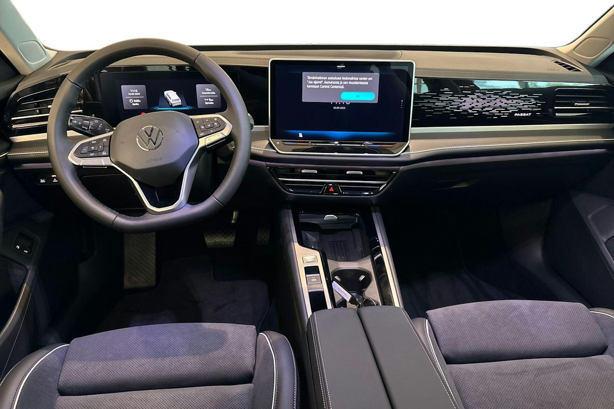 punainen Volkswagen Passat 2025 kuva 7.