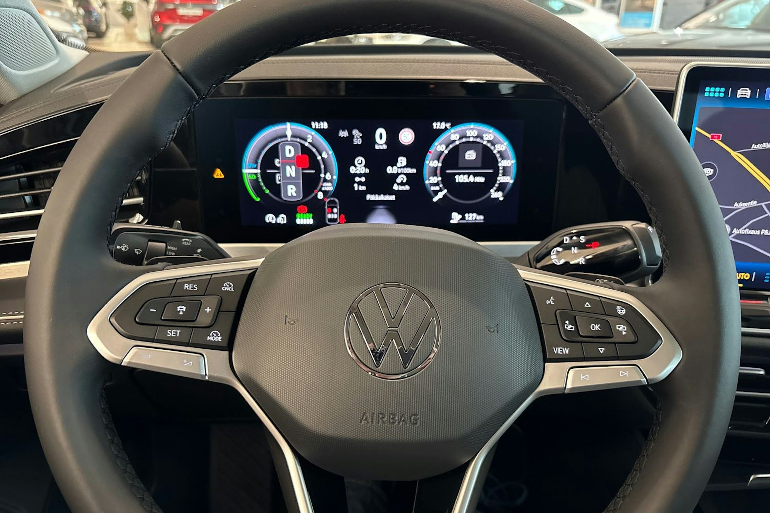 punainen Volkswagen Passat 2025 kuva 11.