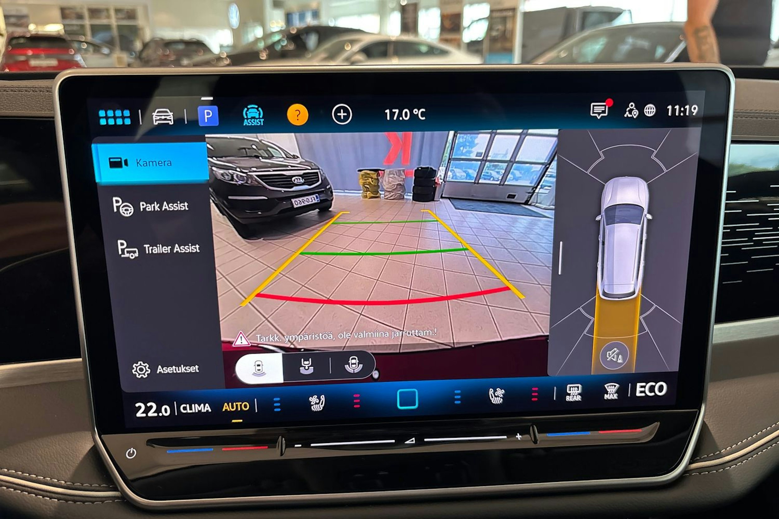 punainen Volkswagen Passat 2025 kuva 15.