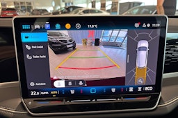 punainen Volkswagen Passat 2025 kuva 15.