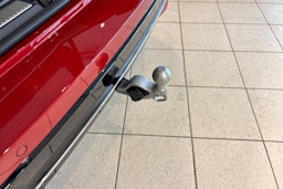 punainen Volkswagen Passat 2025 kuva 16.