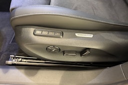 punainen Volkswagen Passat 2025 kuva 17.
