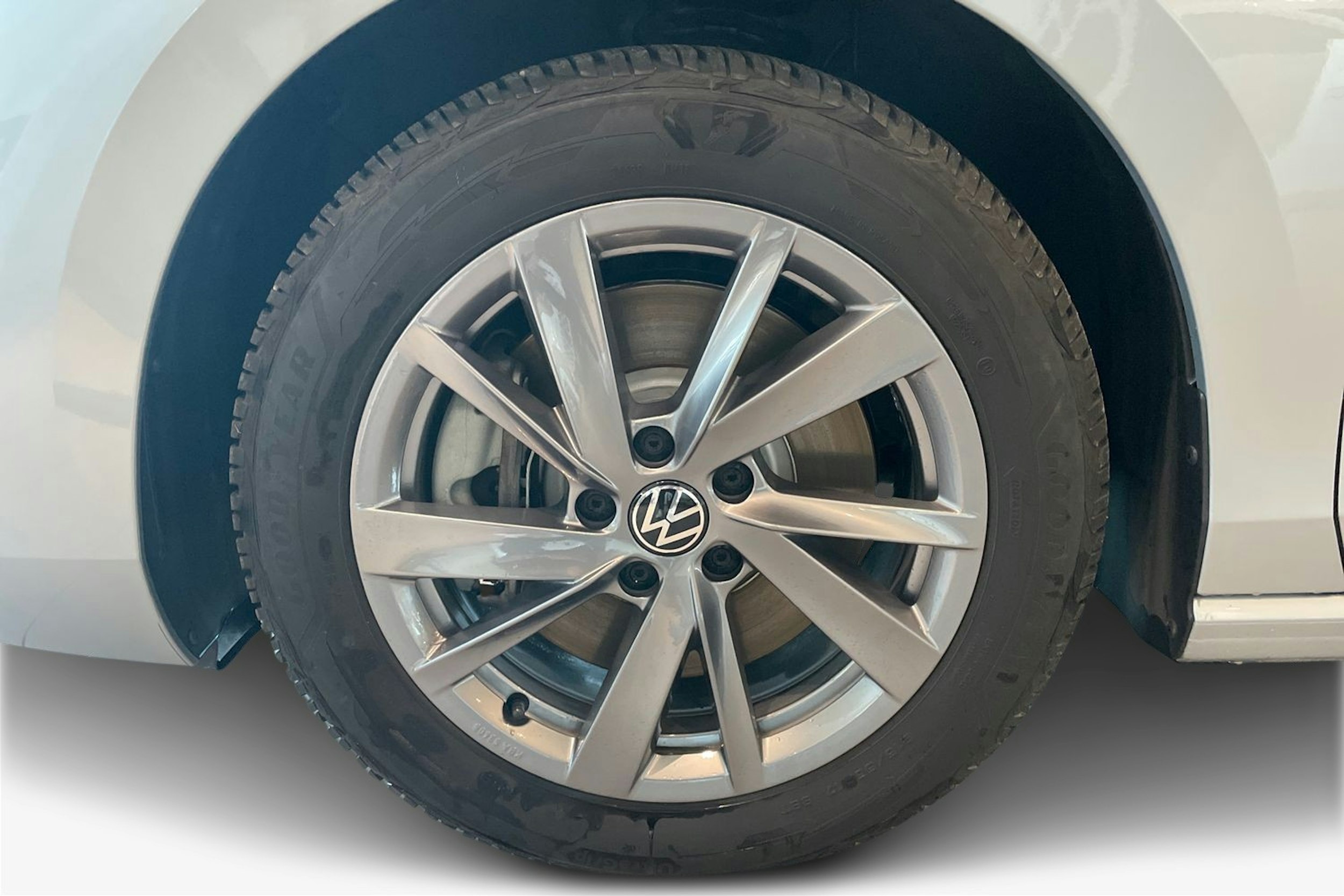 hopea Volkswagen Passat 2025 kuva 9.