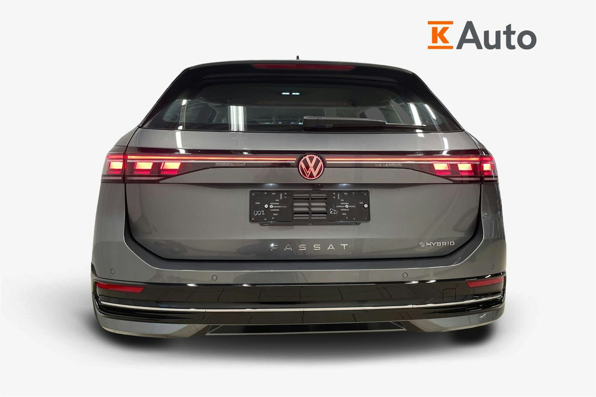 harmaa Volkswagen Passat 2025 kuva 3.