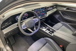 harmaa Volkswagen Passat 2025 kuva 6.