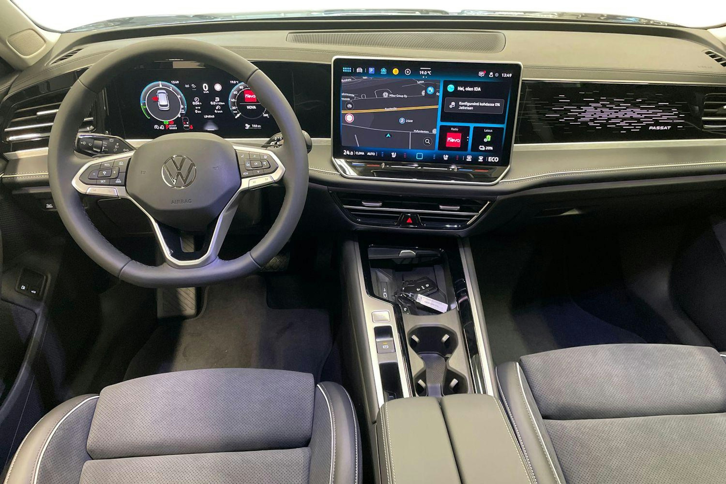 harmaa Volkswagen Passat 2025 kuva 7.