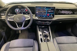 harmaa Volkswagen Passat 2025 kuva 7.