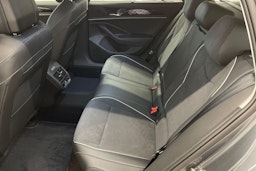 harmaa Volkswagen Passat 2025 kuva 8.