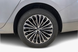 harmaa Volkswagen Passat 2025 kuva 9.