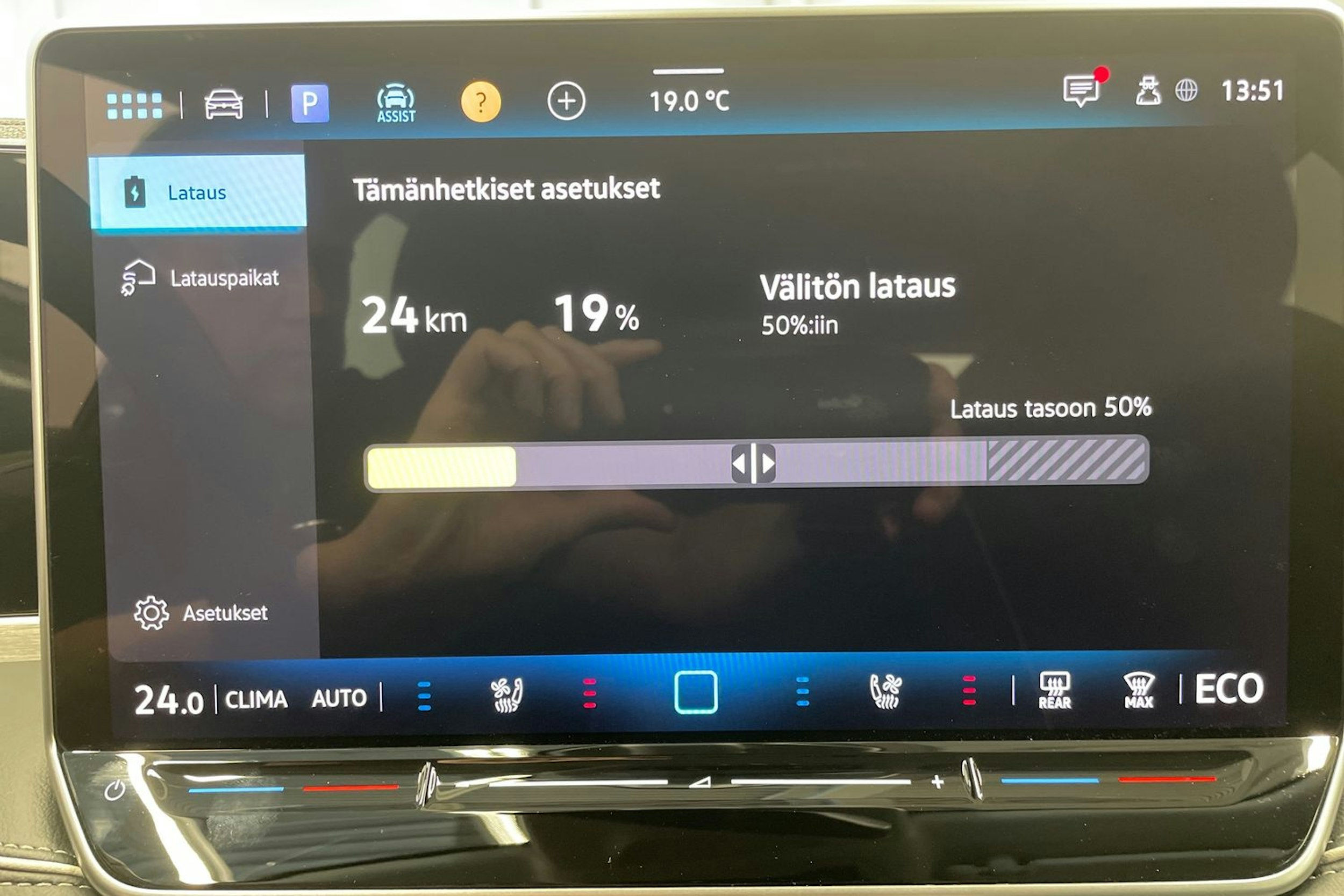 harmaa Volkswagen Passat 2025 kuva 13.