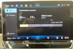 harmaa Volkswagen Passat 2025 kuva 13.