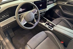 harmaa Volkswagen Passat 2025 kuva 6.