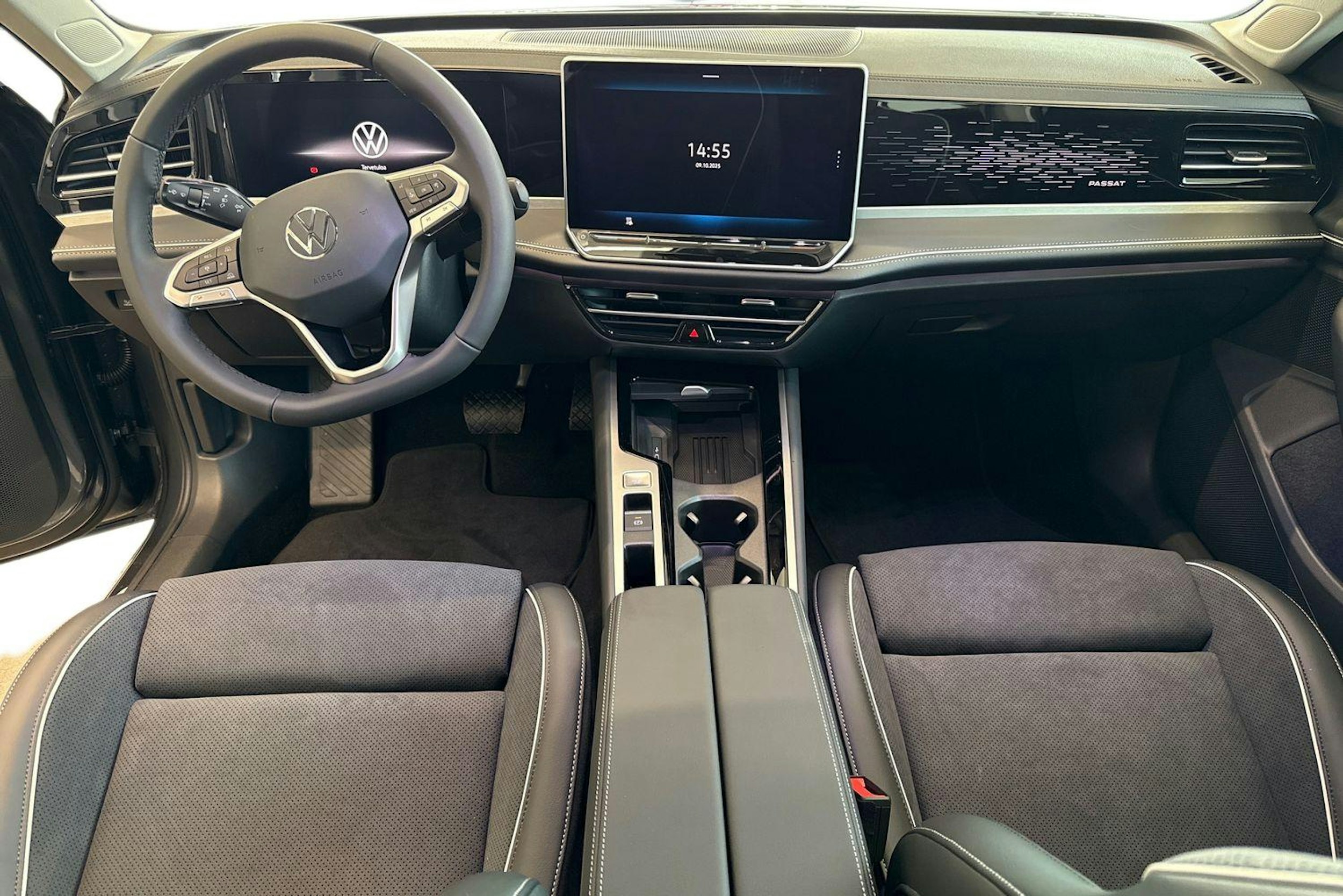 harmaa Volkswagen Passat 2025 kuva 7.