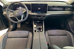 harmaa Volkswagen Passat 2025 kuva 7.