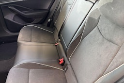 harmaa Volkswagen Passat 2025 kuva 8.