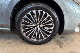 harmaa Volkswagen Passat 2025 kuva 9.