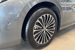 harmaa Volkswagen Passat 2025 kuva 10.