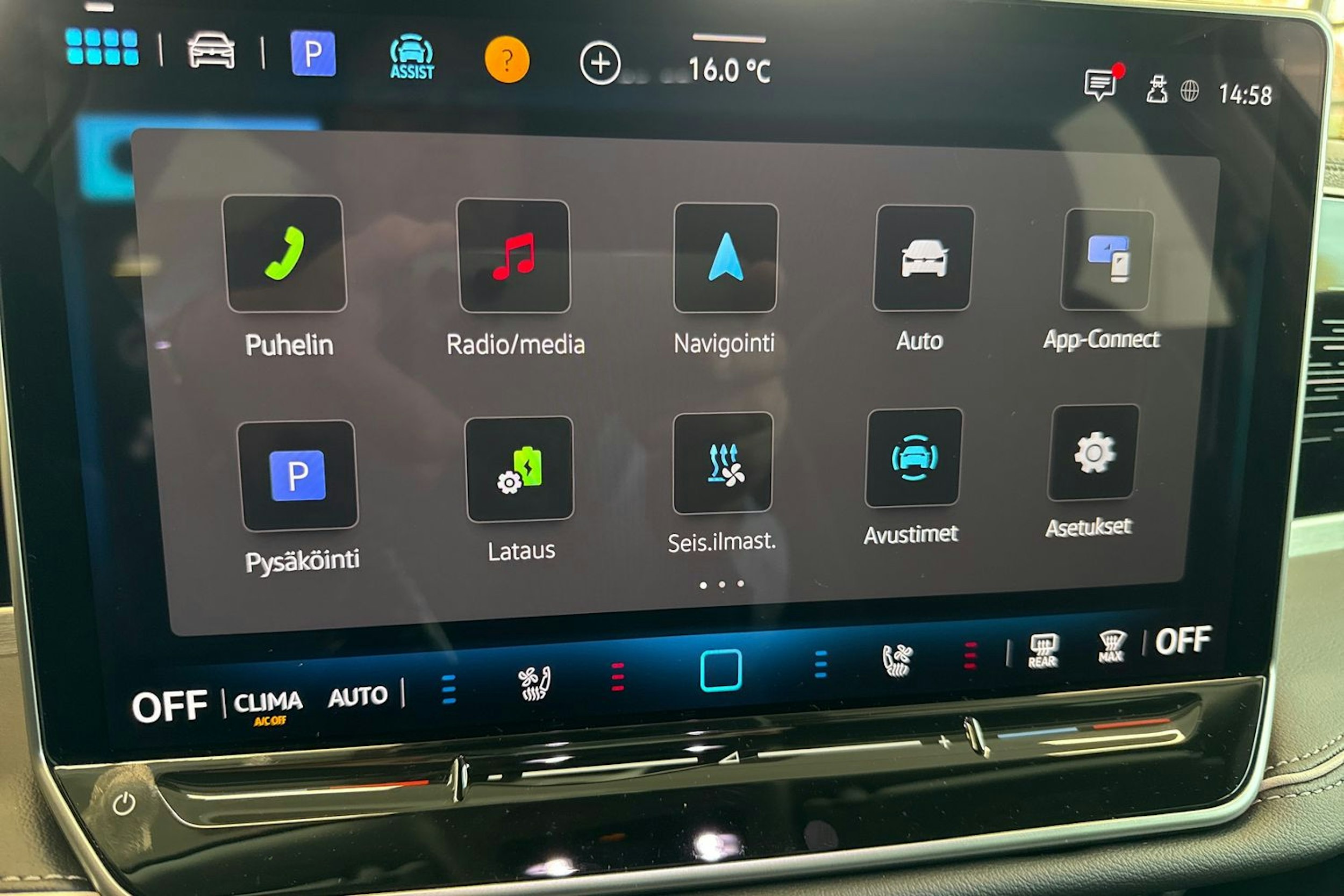 harmaa Volkswagen Passat 2025 kuva 15.