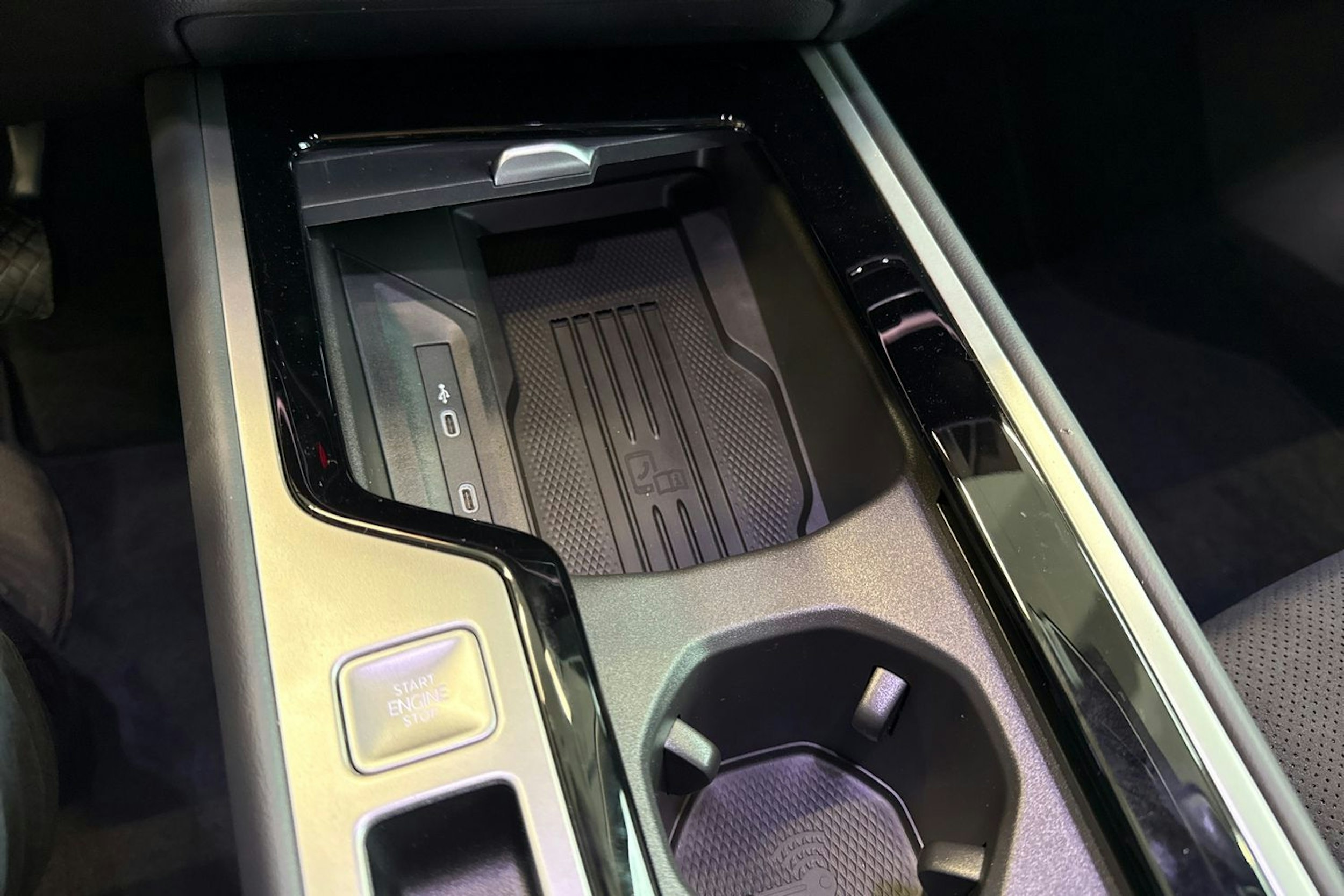 harmaa Volkswagen Passat 2025 kuva 16.