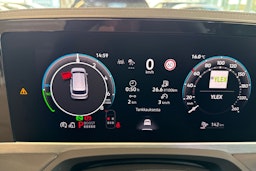 harmaa Volkswagen Passat 2025 kuva 17.