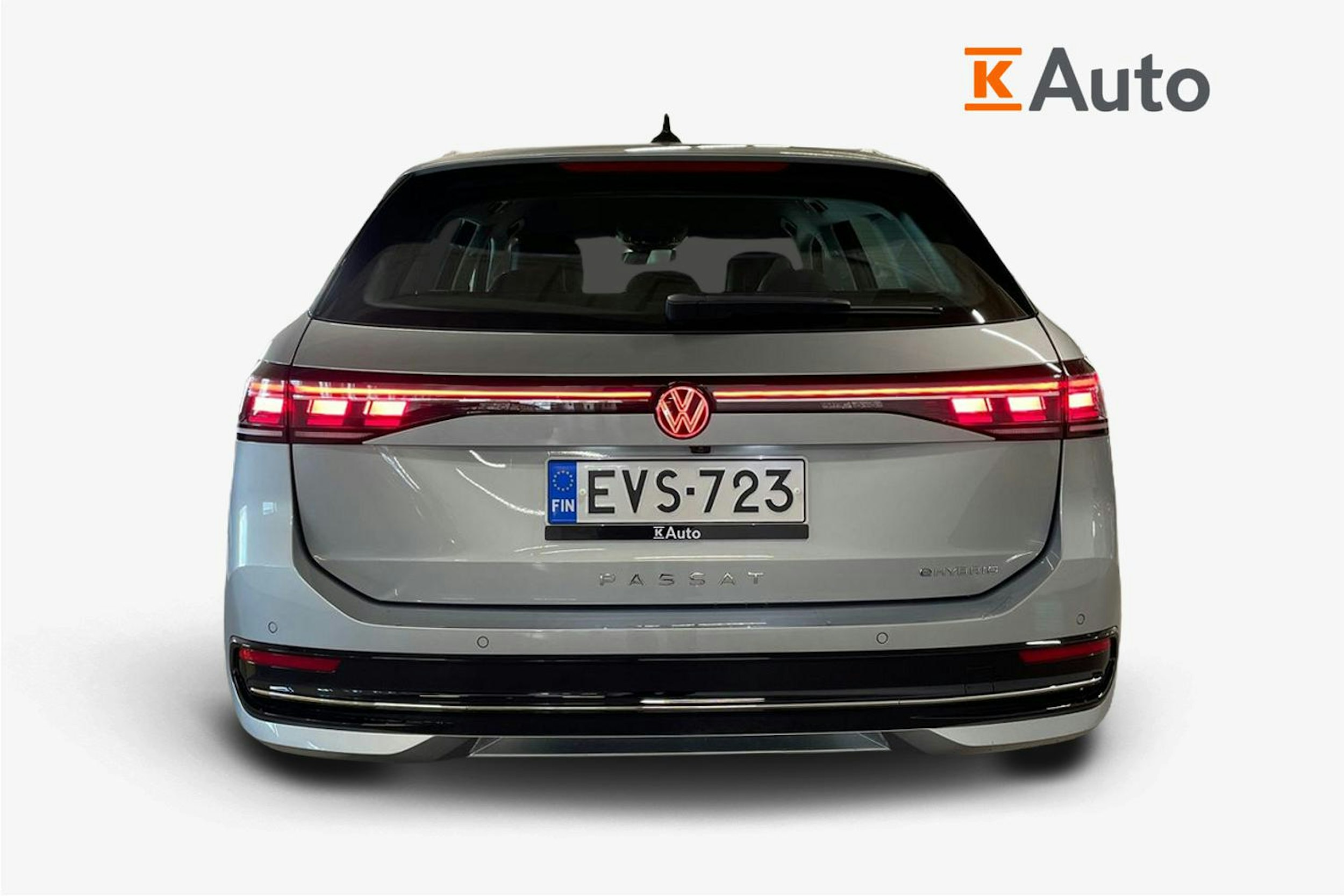 harmaa Volkswagen Passat 2026 kuva 3.