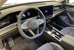 harmaa Volkswagen Passat 2026 kuva 6.