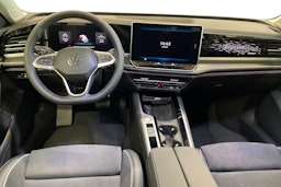 harmaa Volkswagen Passat 2026 kuva 7.