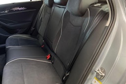 harmaa Volkswagen Passat 2026 kuva 8.