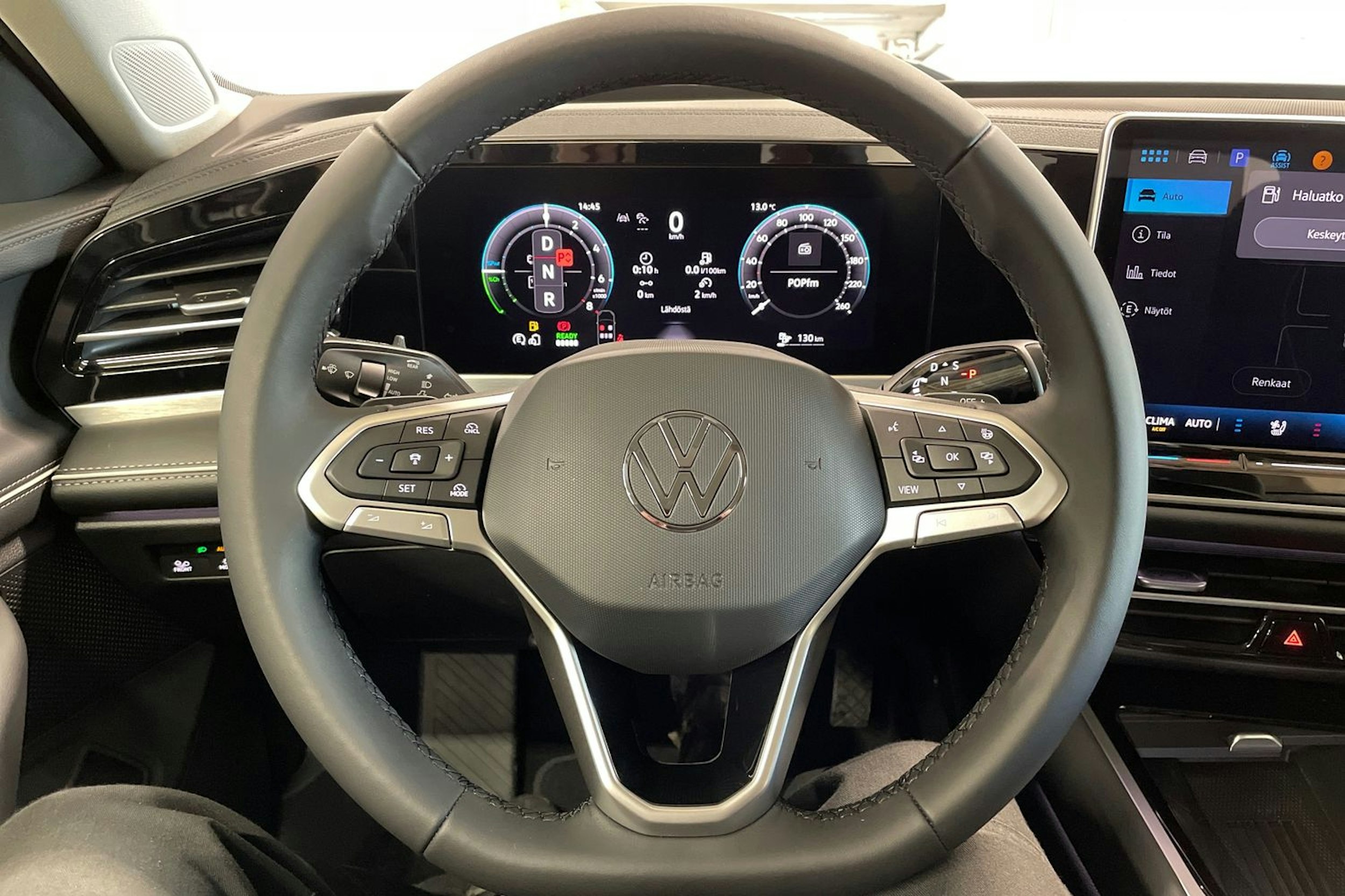 harmaa Volkswagen Passat 2026 kuva 14.