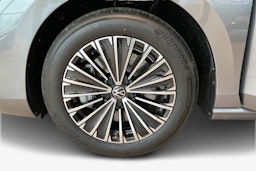 harmaa Volkswagen Passat 2026 kuva 9.