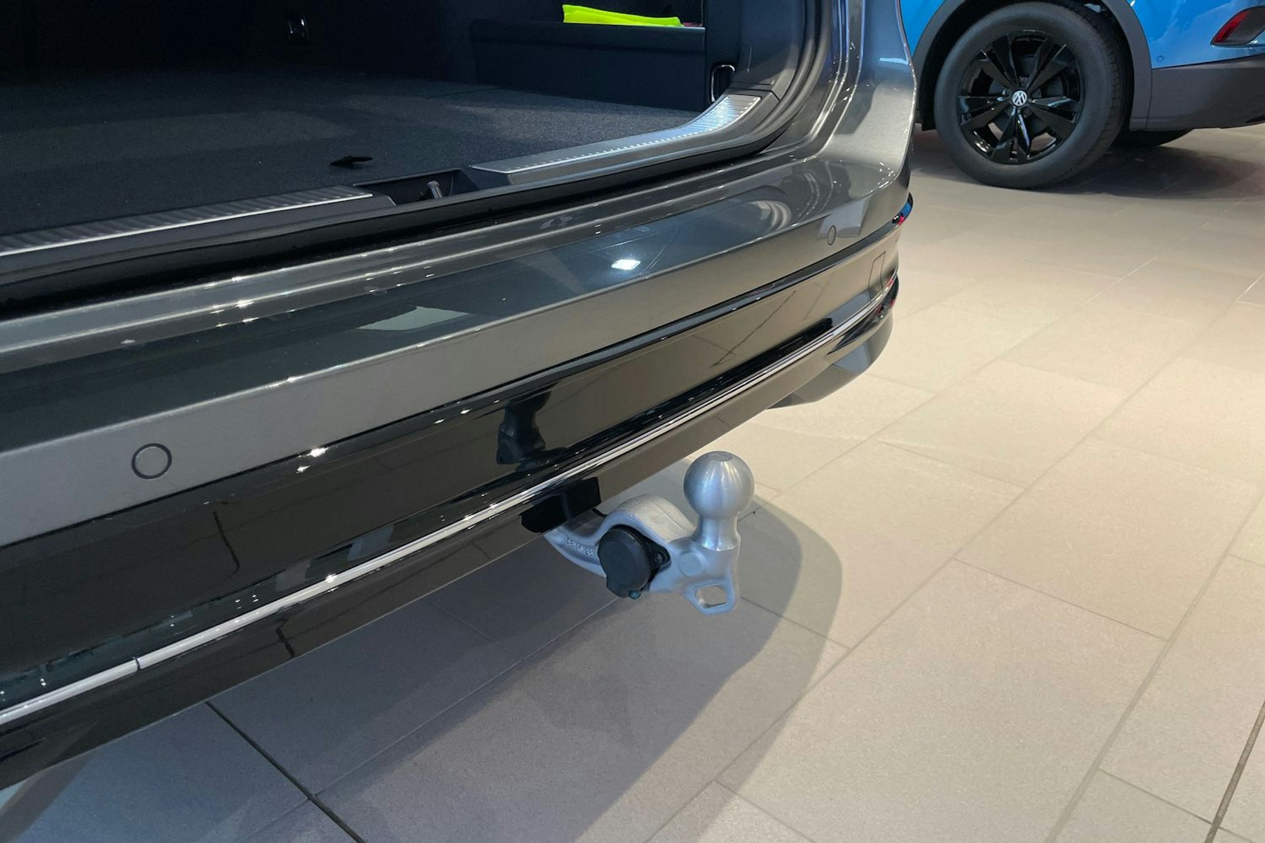 harmaa Volkswagen Passat 2026 kuva 11.