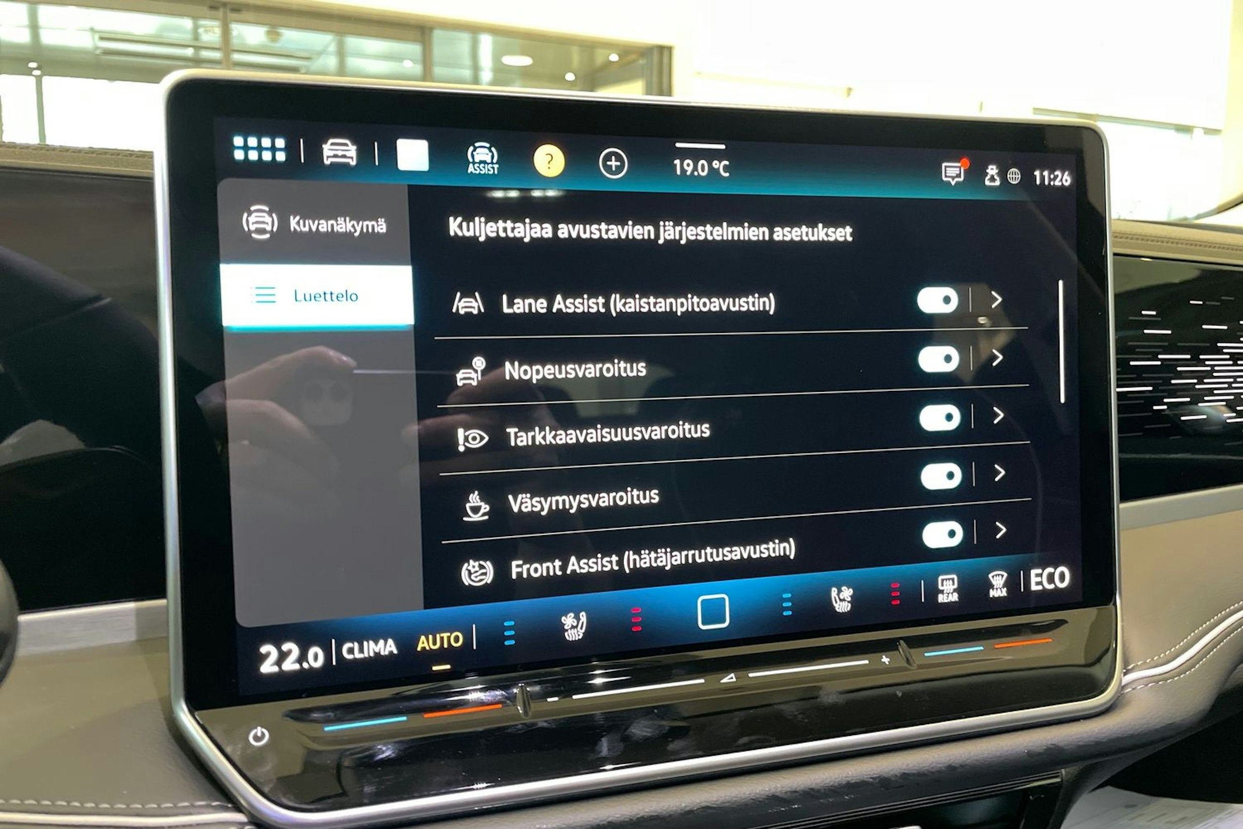 harmaa Volkswagen Passat 2026 kuva 13.