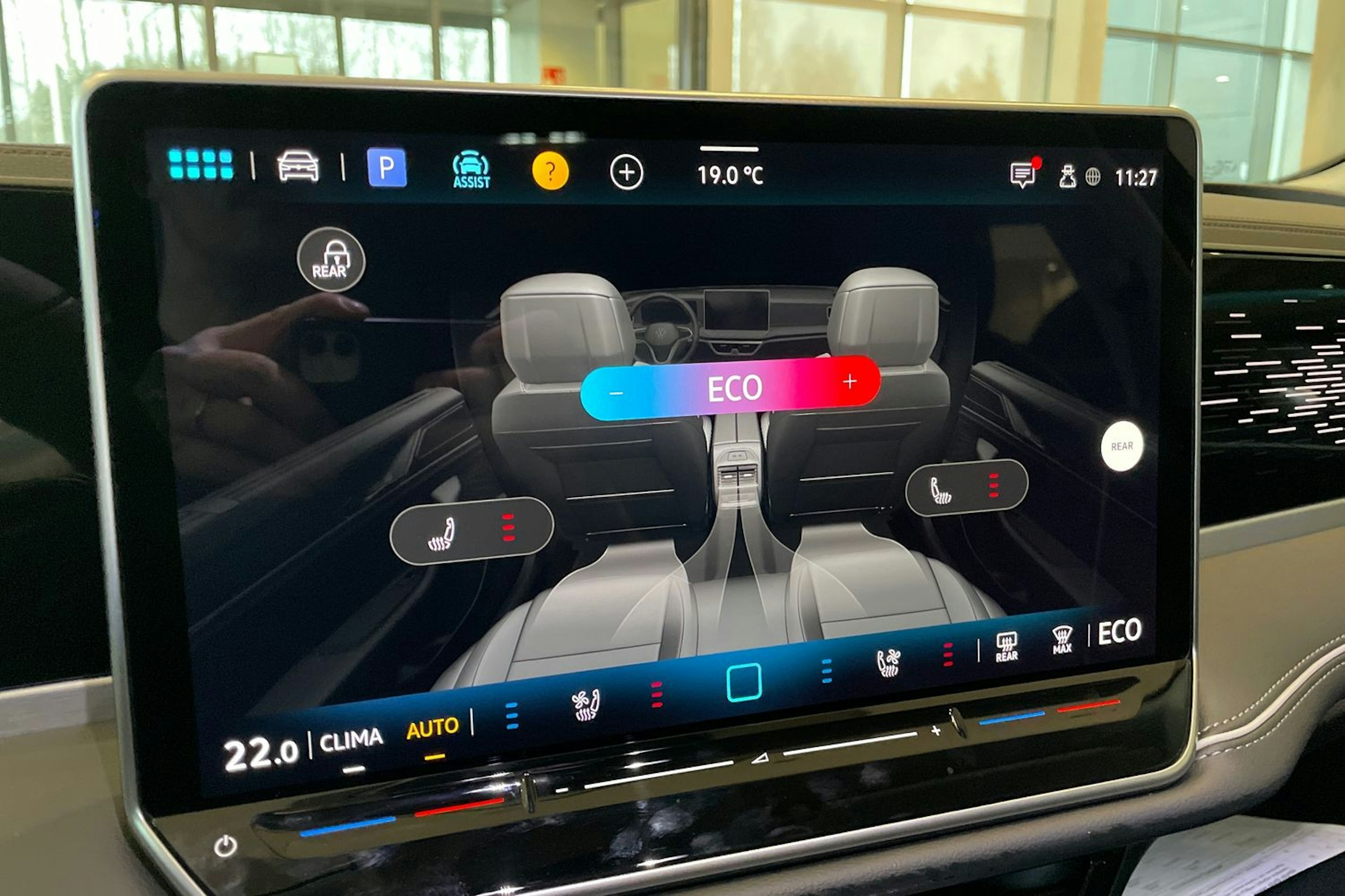 harmaa Volkswagen Passat 2026 kuva 19.