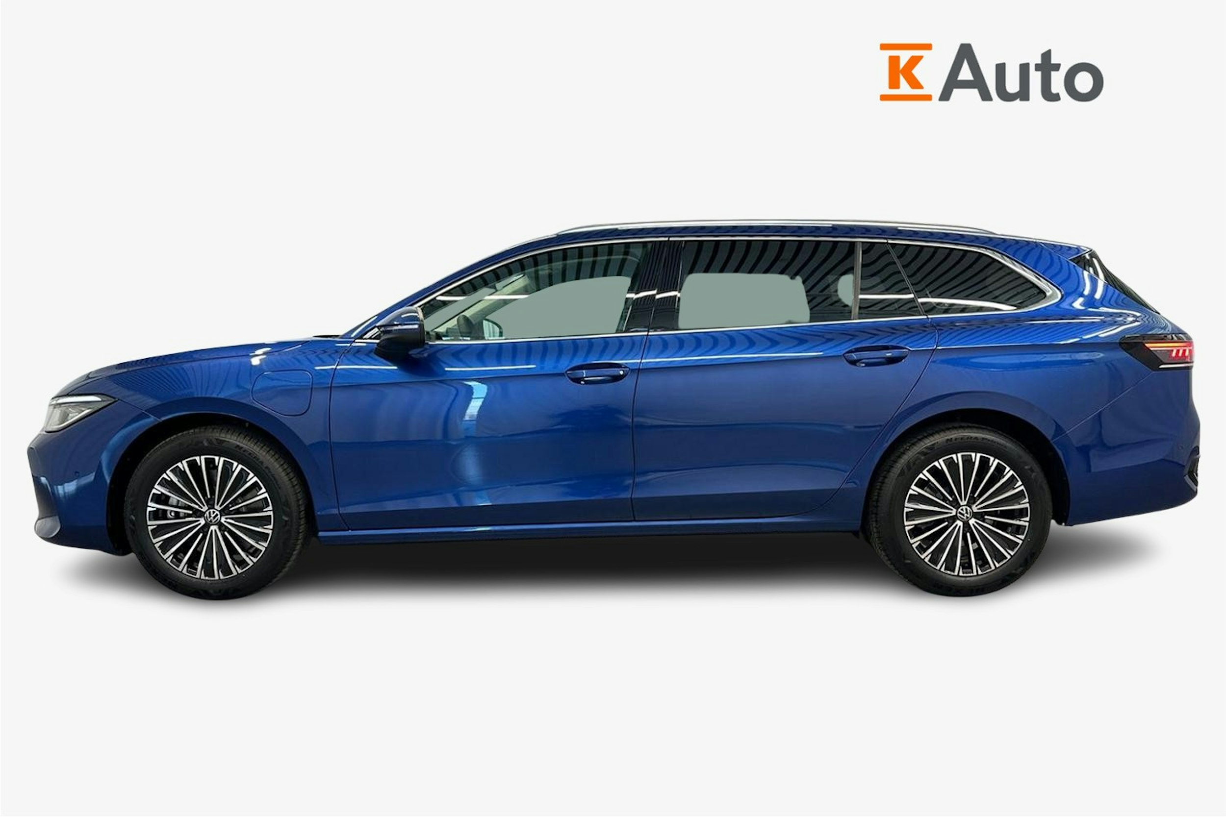 sininen Volkswagen Passat 2026 kuva 5.