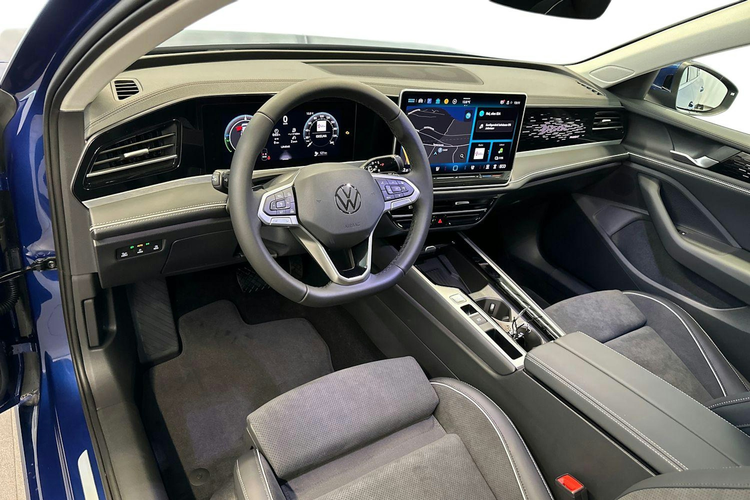 sininen Volkswagen Passat 2026 kuva 6.