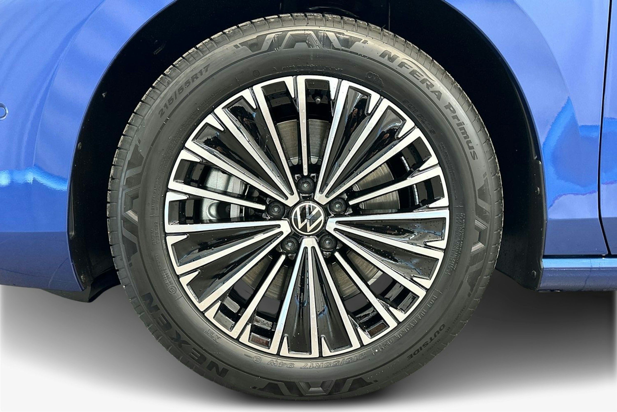 sininen Volkswagen Passat 2026 kuva 9.