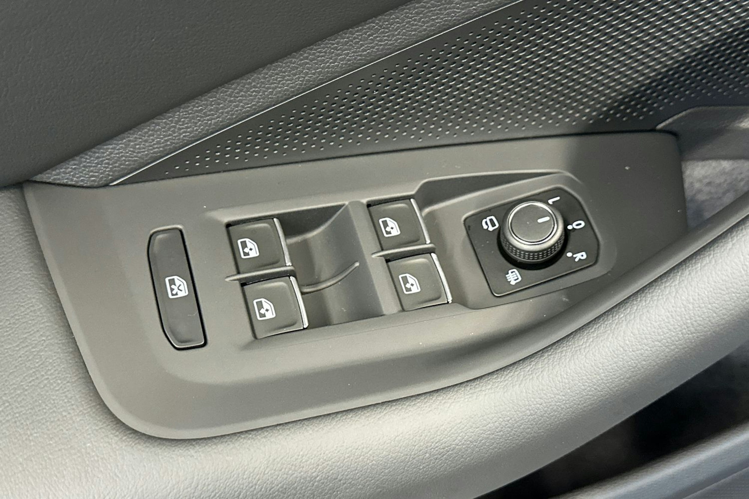 sininen Volkswagen Passat 2026 kuva 14.