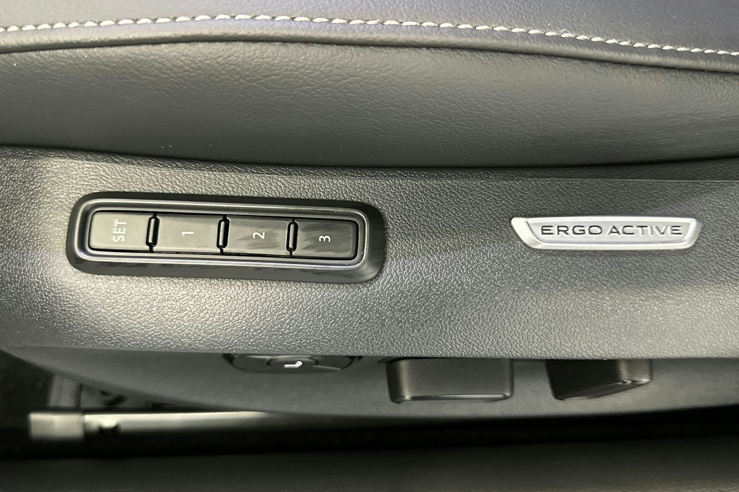 sininen Volkswagen Passat 2026 kuva 18.