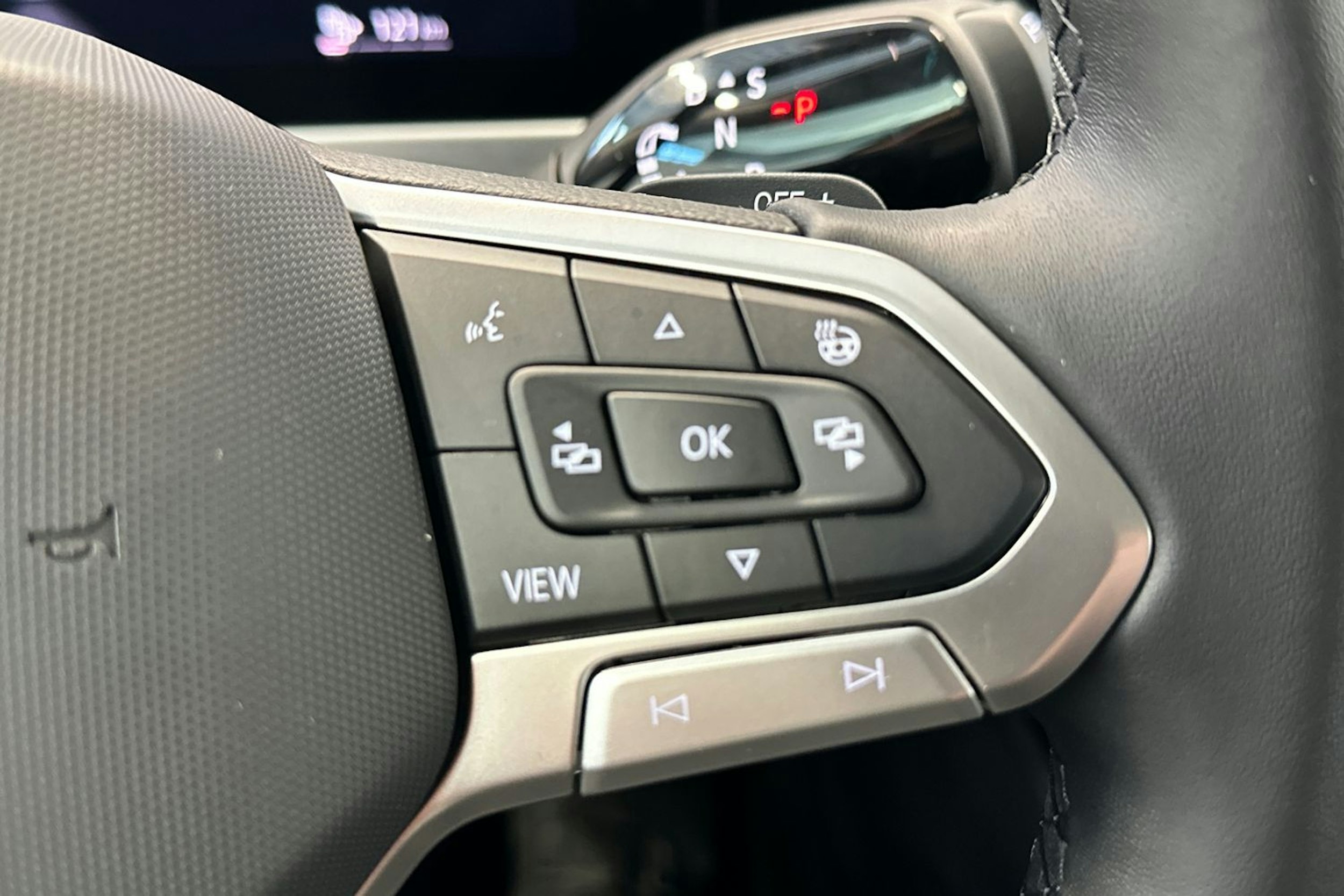 sininen Volkswagen Passat 2026 kuva 20.