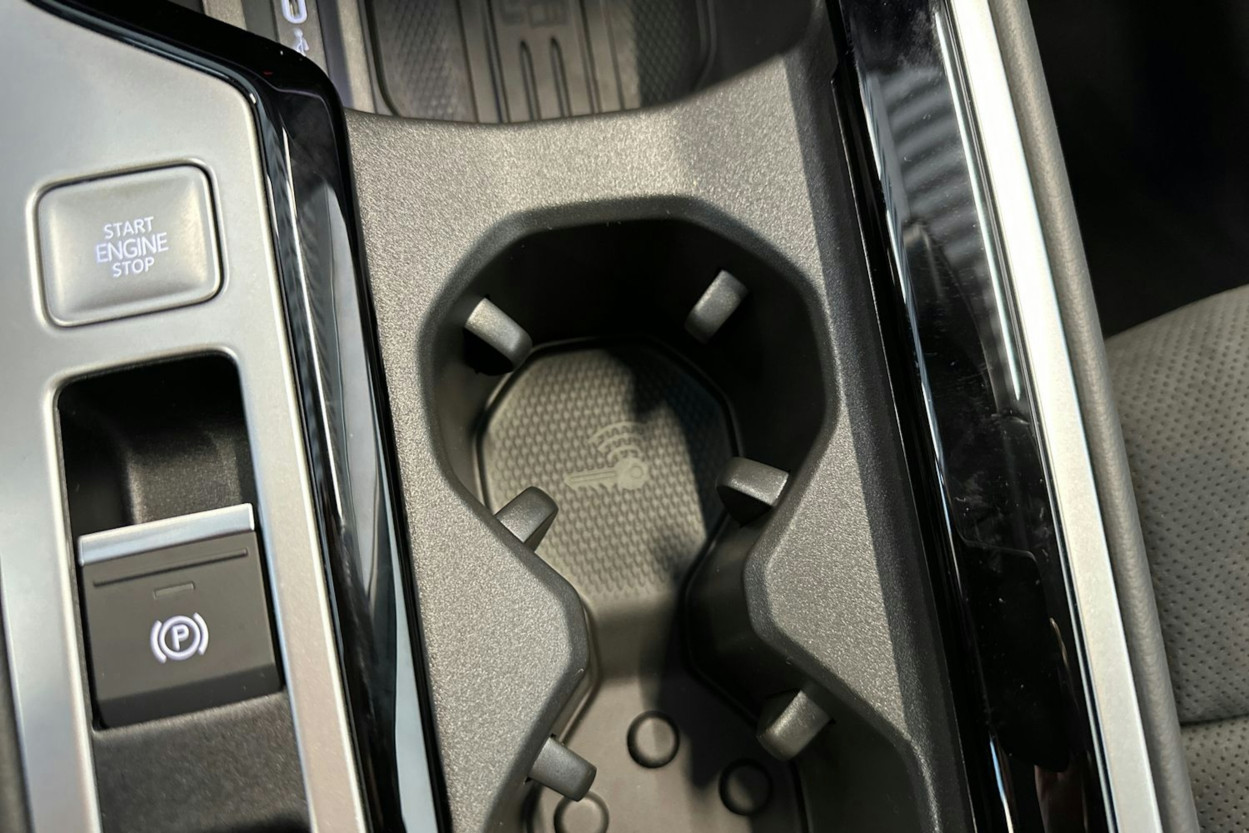 sininen Volkswagen Passat 2026 kuva 30.