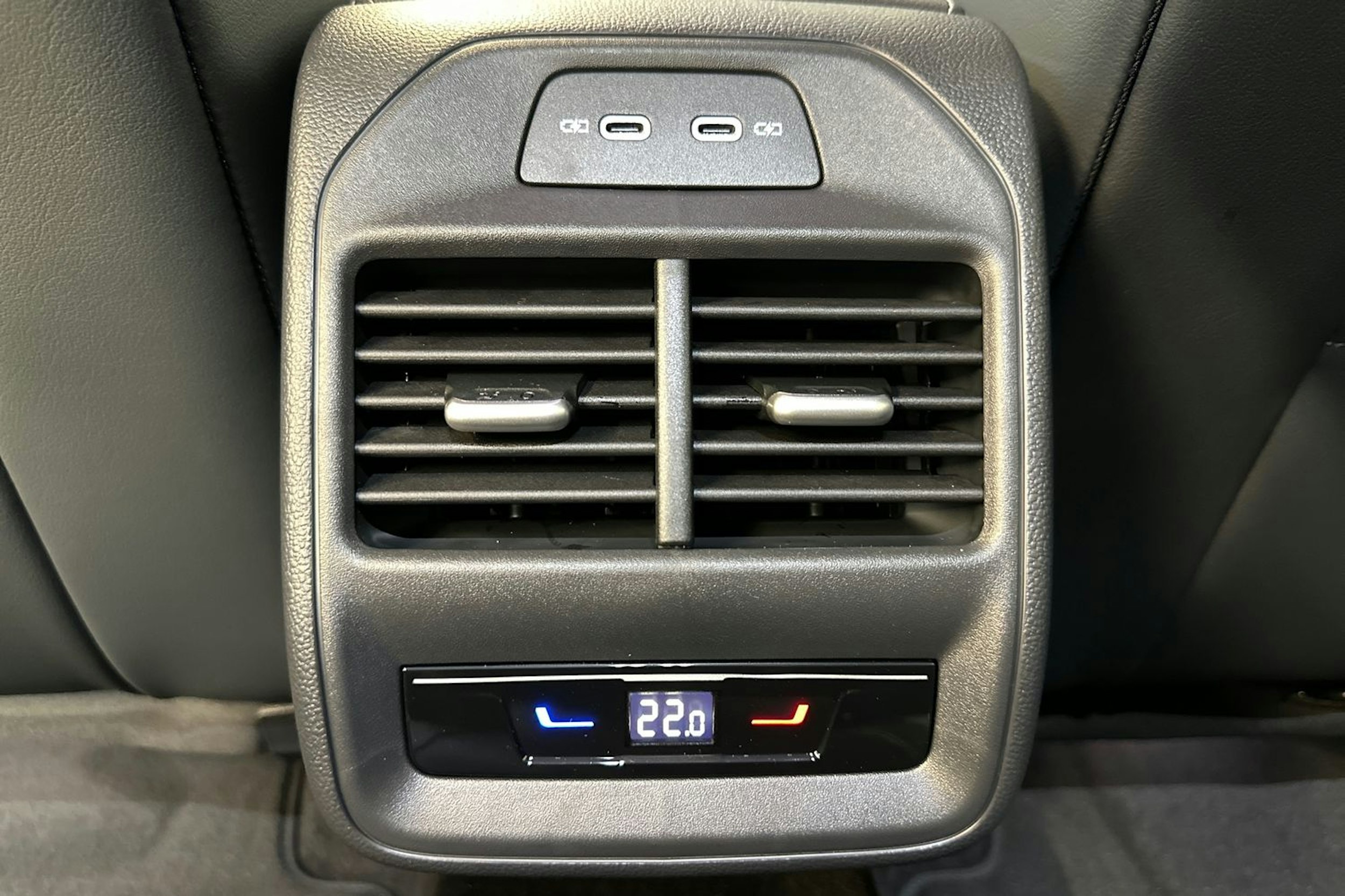 sininen Volkswagen Passat 2026 kuva 32.