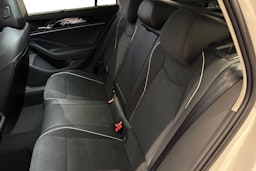 valkoinen Volkswagen Passat 2026 kuva 8.