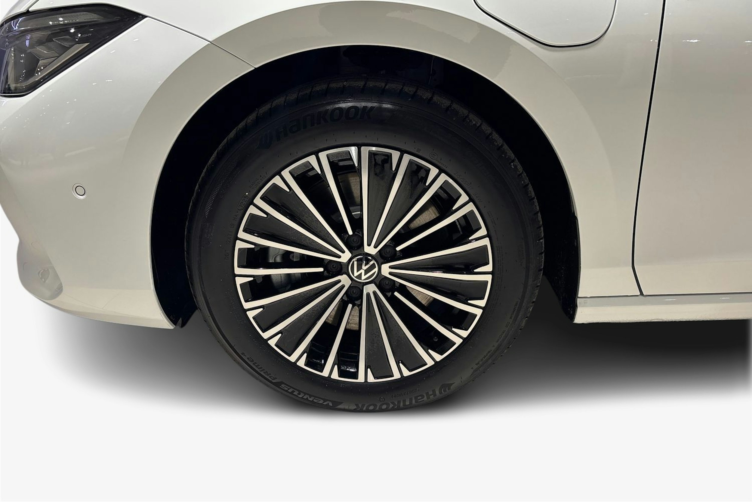 valkoinen Volkswagen Passat 2026 kuva 9.